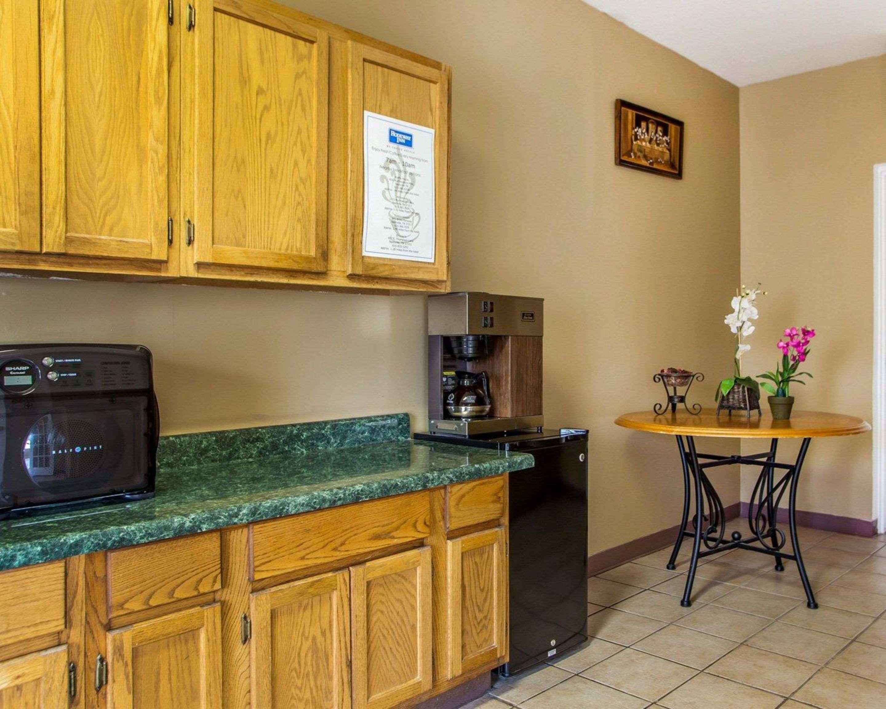 Rodeway Inn Nashville Airport Екстер'єр фото